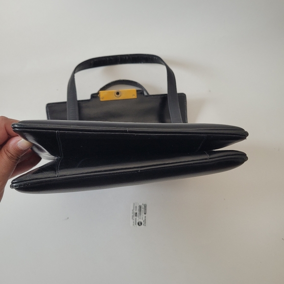 Vintage black faux leather handbag with multiple pockets - Picture 4 of 16